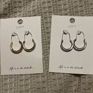 2 pairs of hoop earrings